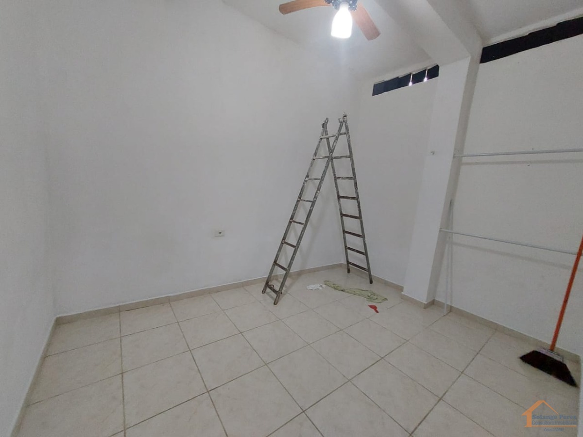 Casa para alugar com 2 quartos, 15m² - Foto 5