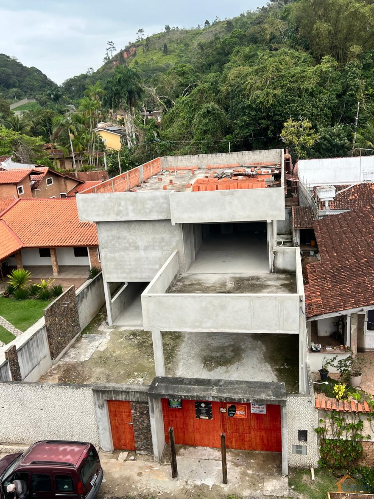 Casa à venda com 4 quartos, 368m² - Foto 1